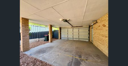 Spacious Family Home with Huge Workshop - Photo 4