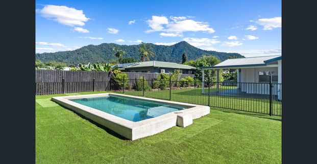 Fully Air condition - 13KW Solar - Pool - Near Mt Sheridan Plaza - Photo 1