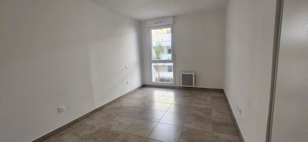 Location Appartement 2 pièces 43m² NIMES 30000 - Photo 2