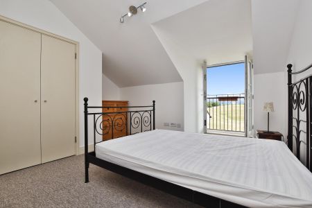 Beaumont Drive, Worcester Park - Photo 2