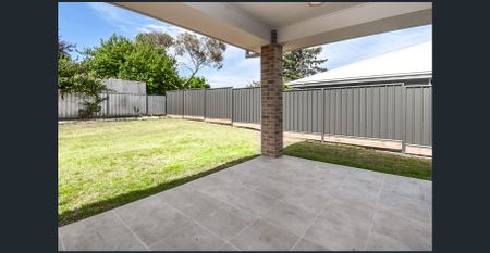 Spacious and Bright Family Home - Photo 5