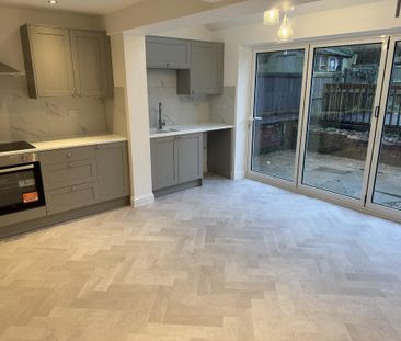 3 bedroom terraced house to rent - Photo 2