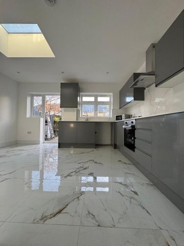 3 bedroom terraced house to rent - Photo 2