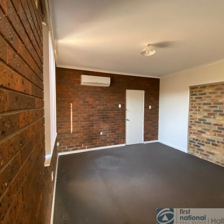 STUDIO FOR LEASE! - Photo 4