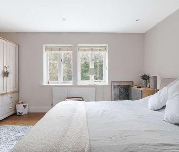 Kyrchil Lane, Colehill, Wimborne, Dorset, BH21 - Photo 5