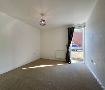 2 bedroom Apartment to let - Photo 2