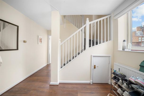 2 bed apartment to rent in Asher Way, London, E1W - Photo 1