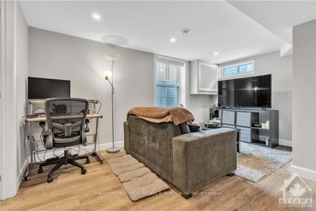For Lease - 820 Smyth Road Unit# B, Elmvale Acres and Area, Ontario - Photo 2