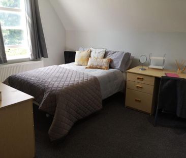 1 bedroom in a house share to rent - Photo 2