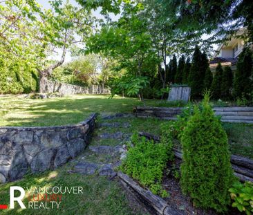 House in West Vancouver, BC - Photo 4
