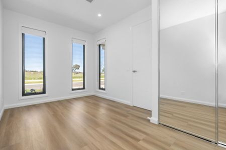 Brand new elegant home - Photo 4