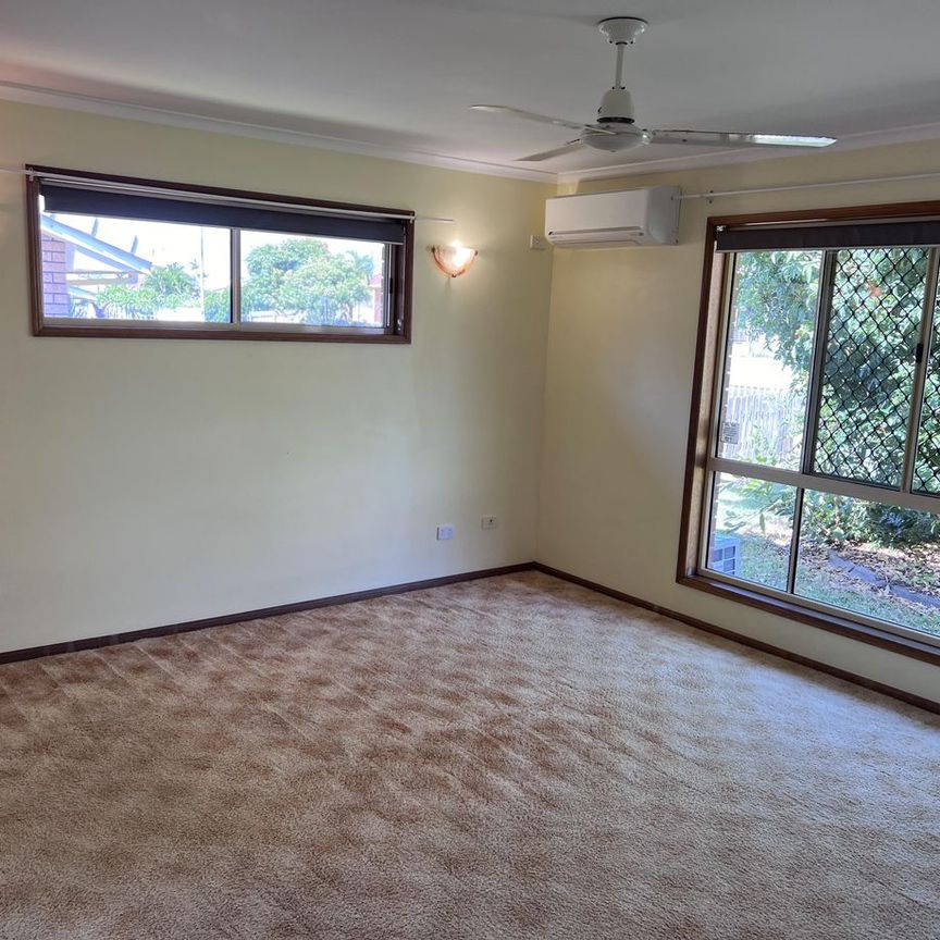 NEAT AND TIDY 3 BEDROOM HOME IN URANGAN! (BREAK LEASE - INC: $570 1/3/26) - Photo 1