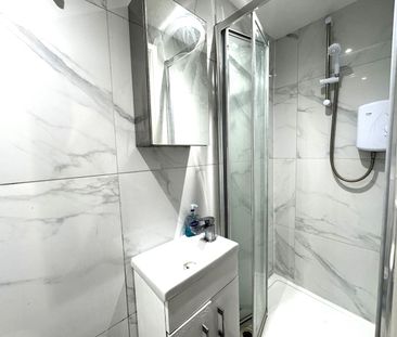 Studio Flat, Woodsome Road, NW5 - Photo 3