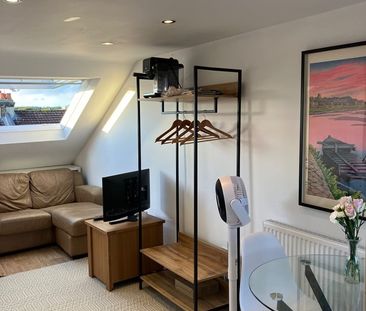 Studio Flat, Sandown Road, SE25 - Photo 2