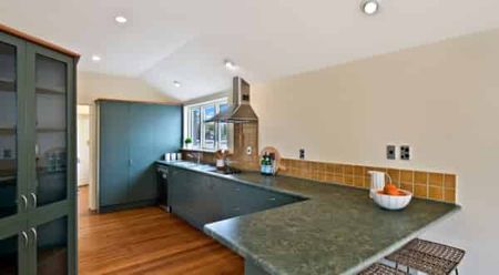 Sunny 3 Bedroom standalone house in Bryndwr Rd - Photo 4