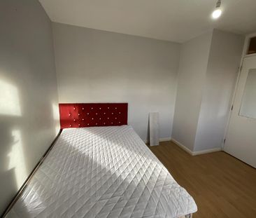 2 bedroom semi-detached house to rent - Photo 3