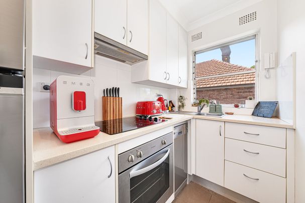 Peaceful apartment in the heart of Mosman - Photo 1