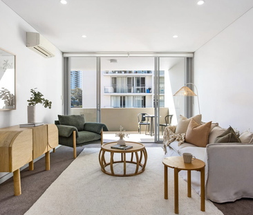 Modern 2-Bedroom Apartment with Stunning Views in Prime CBD Location - Photo 2