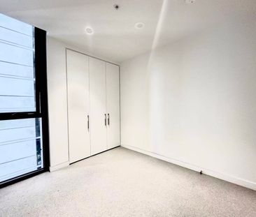Spacious Amazing 2 Bedroom Apartment READY TO MOVE IN! - Photo 3