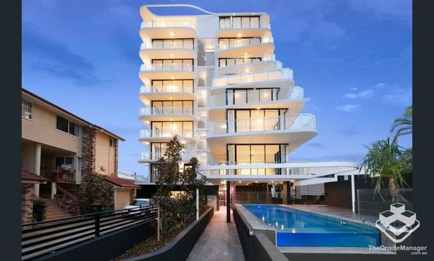 Prestige Beachfront Penthouse $4,500/week - Photo 1