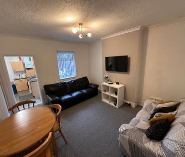 4 bedroom house - Photo 1