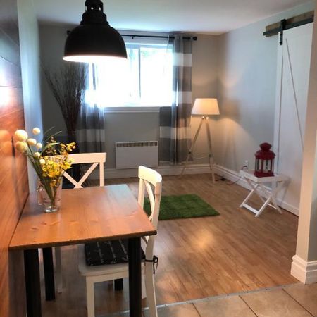 3 1/2 semi meublé libre 1 janvier WIFI et stationnement - Photo 3