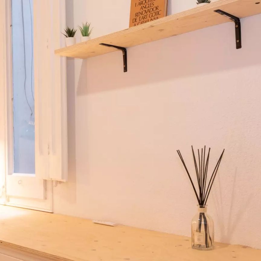 Room in a shared 8-bedroom apartment for rent in Vila de Gràcia. - Foto 1