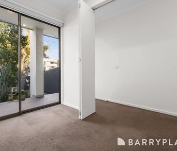 Stylish Bayside Living - Photo 3