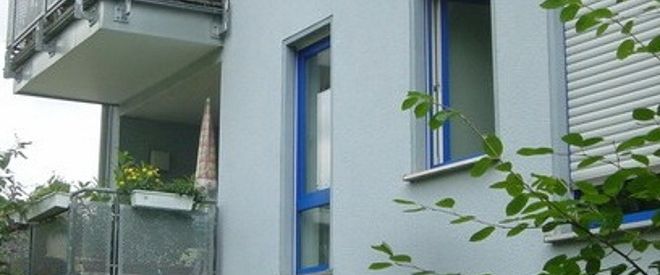 *** Renovierte 2- Zimmer-Wohnung im 1. OG *** viel Tageslicht, Sonnenbalkon und Garage *** - Foto 1