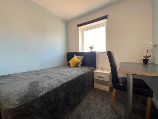 1 bedroom in a house share to rent - Photo 1