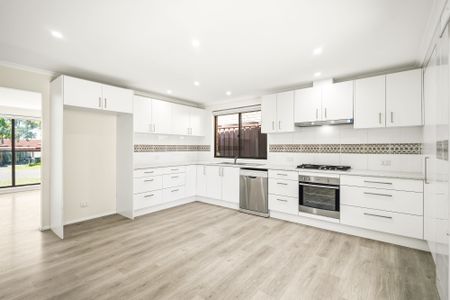 Spacious Family Home in Erskine Park - Photo 5