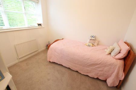 Bloomfield Close, Woking, Surrey, GU21 - Photo 5