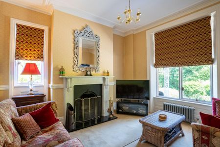 6 bedroom detached house to rent - Photo 2