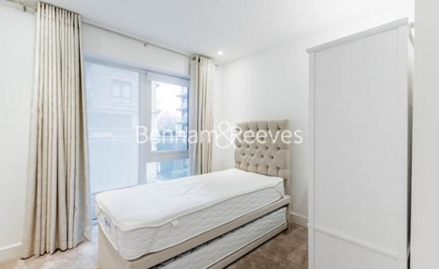 3 Bedroom flat to rent in Faulkner house, Hammersmith, W6 - Photo 1