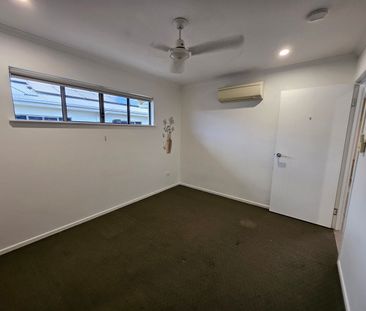 55 Canecutters Drive, Ooralea - Photo 3