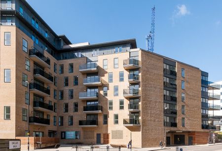 Embankment House - Photo 2