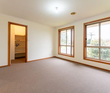 Spacious 3 Bedroom Townhouse - Photo 2