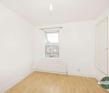 London, E13 - Photo 3