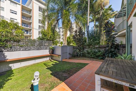 8/3 Bradford Street, Labrador QLD 4215 - Townhouse For Rent | Domain - Photo 4