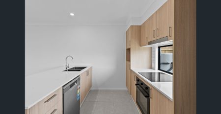 Modern Comfort Meets Contemporary Style - Photo 5