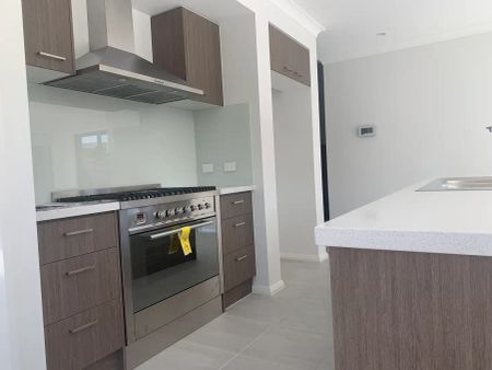 “Spacious Family Home In Quiet Street.” - Photo 3