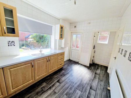 2 bedroom semi-detached house to rent - Photo 5