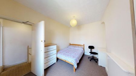 4 bedroom terraced house to rent - Photo 3