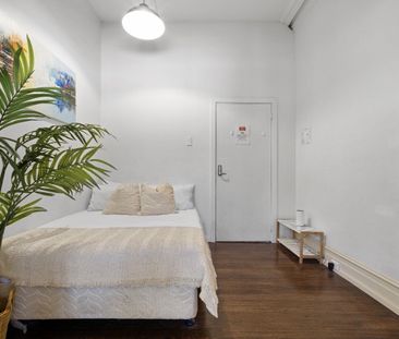 Chippendale - Photo 1