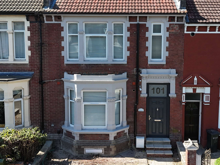 Double Ensuite Room in Luxury Modern HMO in Gladys Avenue, North End Portsmouth. Room 2 - Photo 2