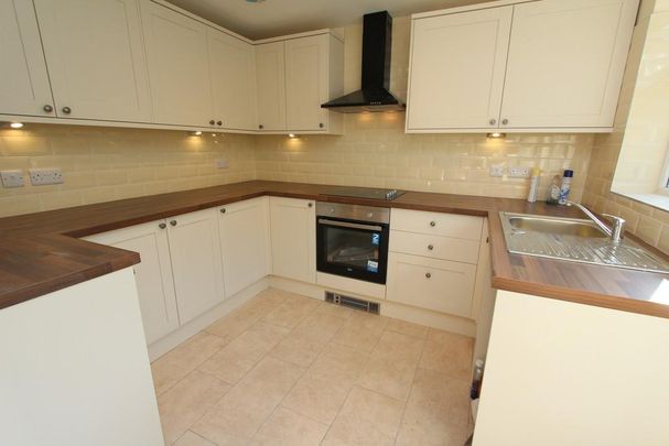4 bedroom detached house to rent - Photo 1
