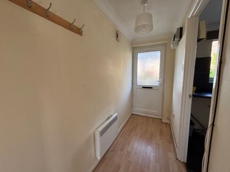 2 bedroom semi-detached to rent Haselmere Close, Bury St Edmunds - Photo 3