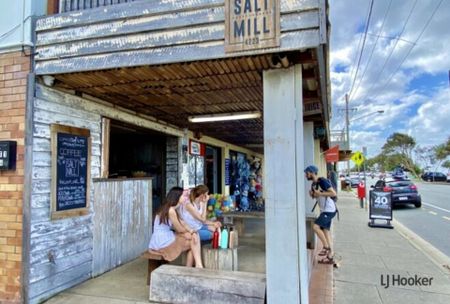 Beachside Living in Prestigious Woodgee Street and Great Ocean Views - Photo 2