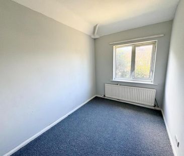 3 bedroom end of terrace house to rent - Photo 4