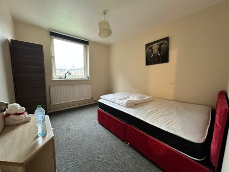 3 Bed Flat, Linsdell Road, IG11 - Photo 4